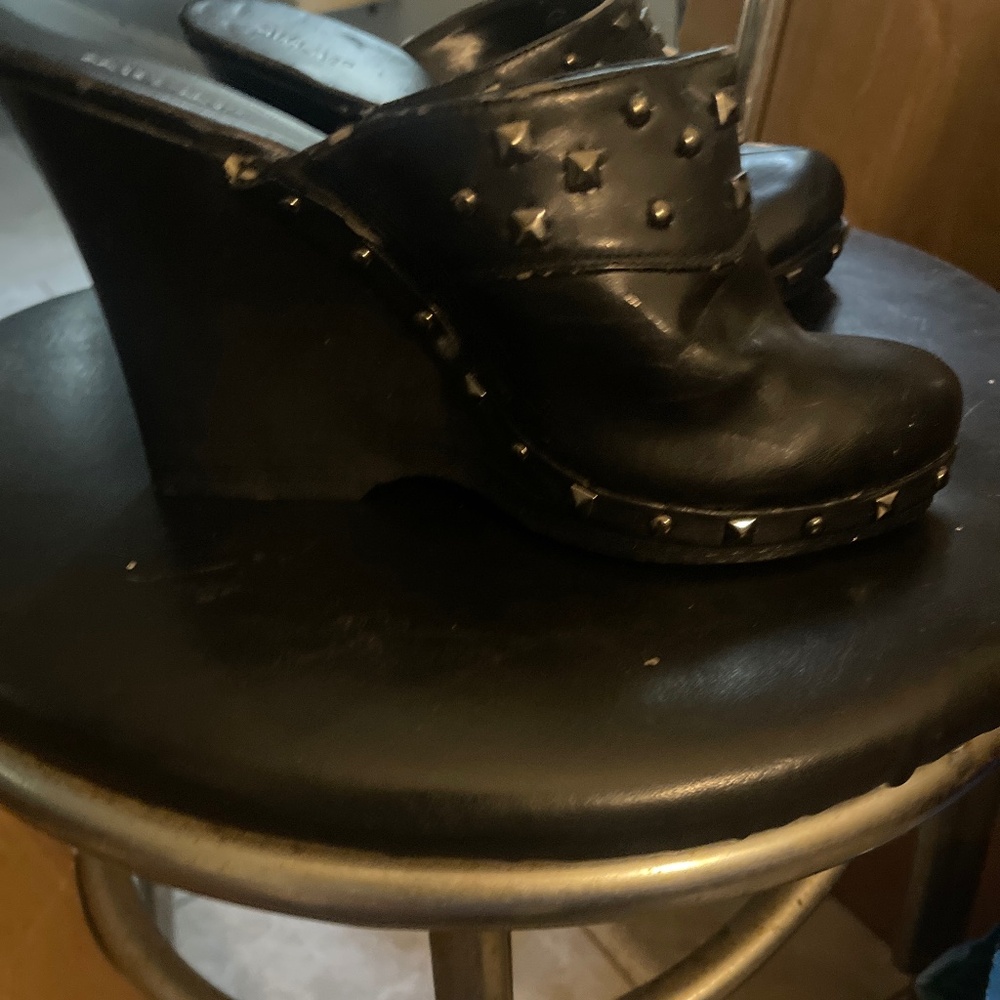 Miss Me Clogs - Picture 2 of 3